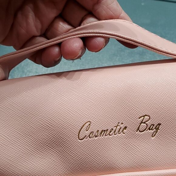 Two cosmetic bags. One‎ in vintage and homemade. The other is pink and la… - Picture 9 of 10